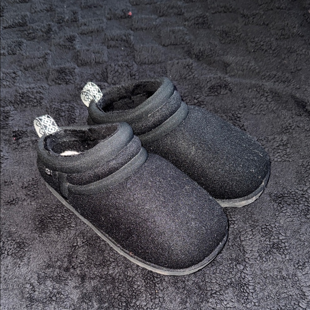 UGG Black Kids size 5 Slippers